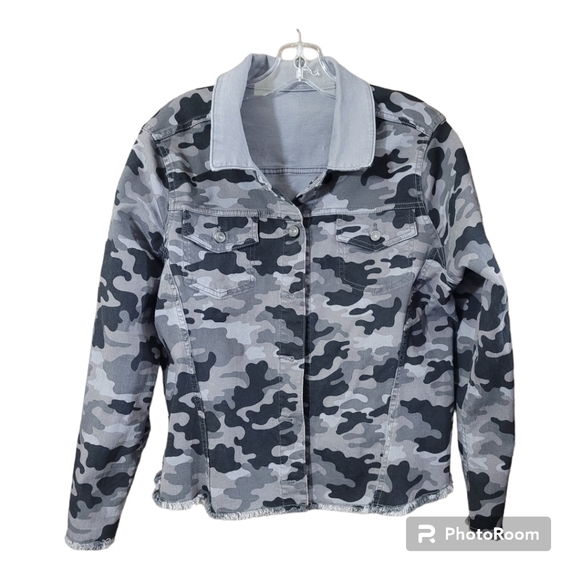 DG2 By Diane Gilman Reversible Denim Jacket grey camo - Picture 7 of 10